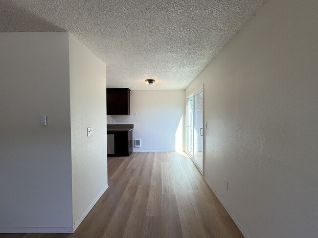 Building Photo - 5921 SE 83rd Ave