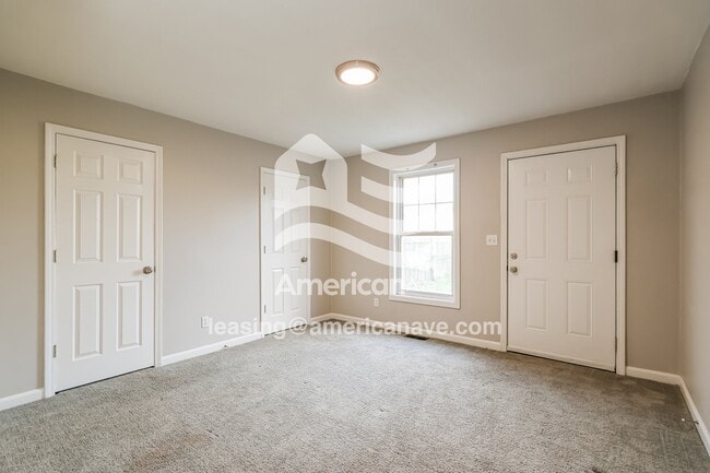Building Photo - 912 S Jackson St