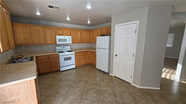 Building Photo - 5769 Old Colony Dr