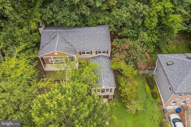 Building Photo - 16080 Deer Park Dr