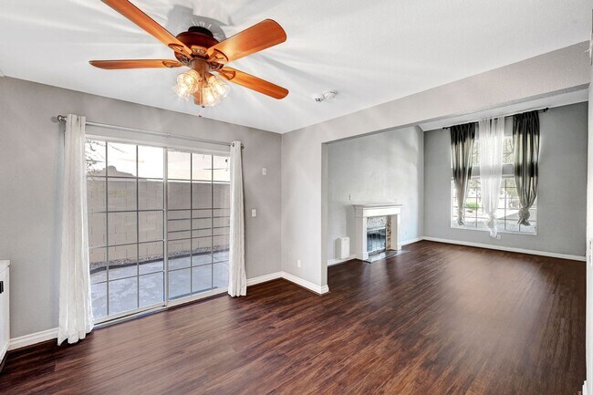 Building Photo - Stunning Summerlin Townhome!