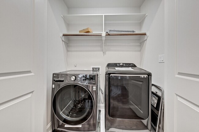 Building Photo - 5731 Kiam St