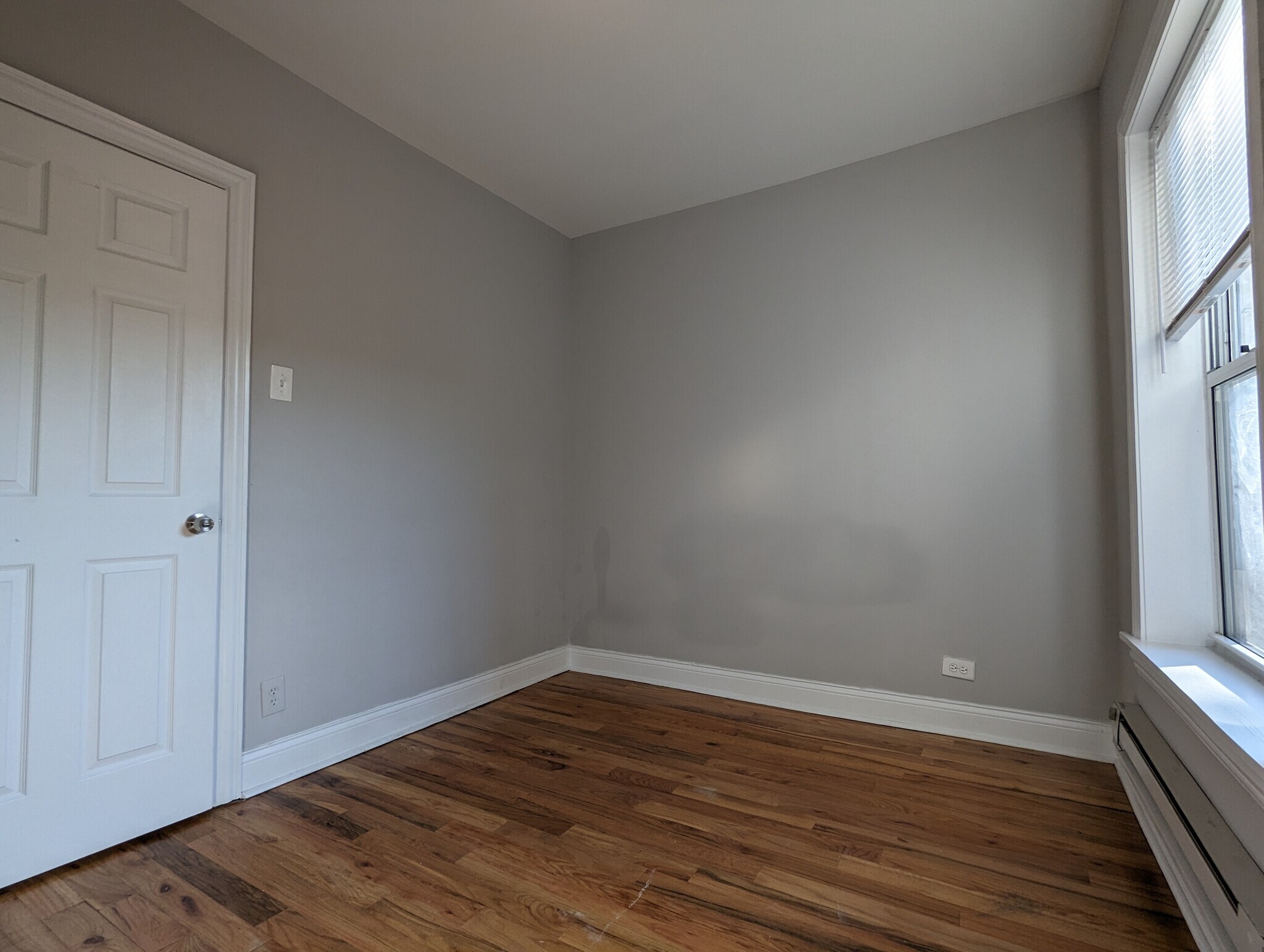 Building Photo - 953 W Cornelia Ave