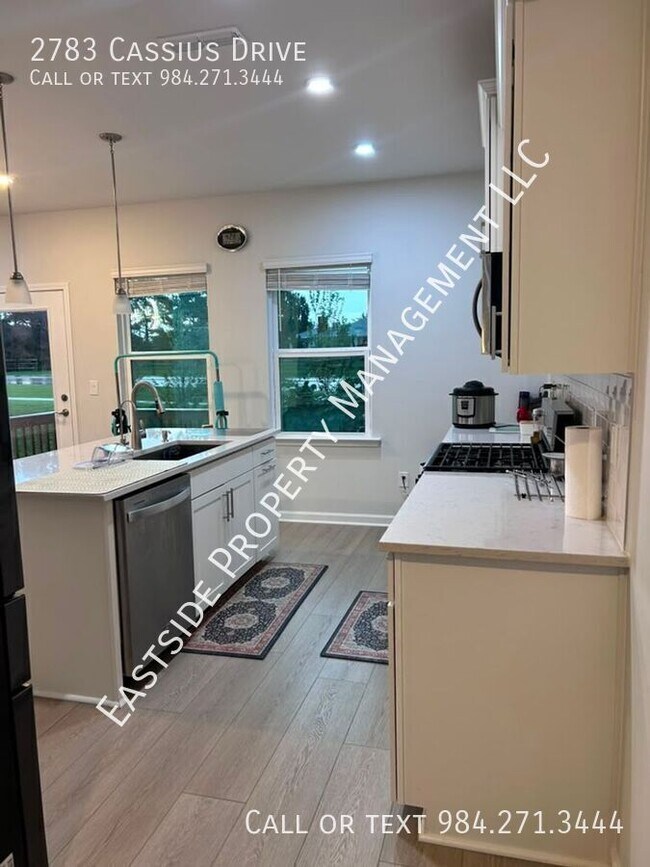 Building Photo - 2783 Cassius Dr