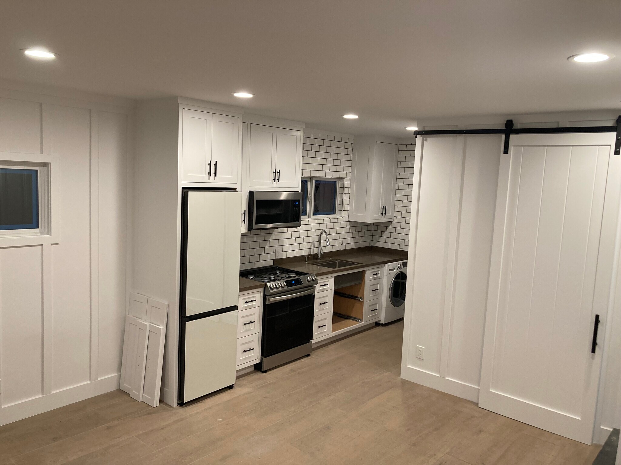 Building Photo - 8418 1/2 Glider Ave