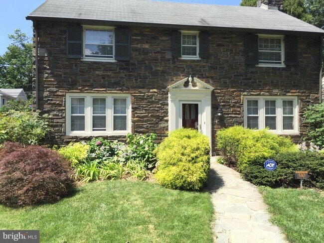 Building Photo - 510 Monroe Rd
