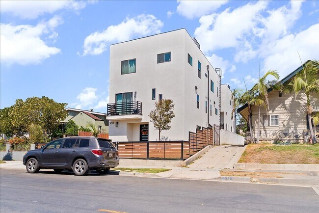 Building Photo - 4017 1/2 Mont Clair St-