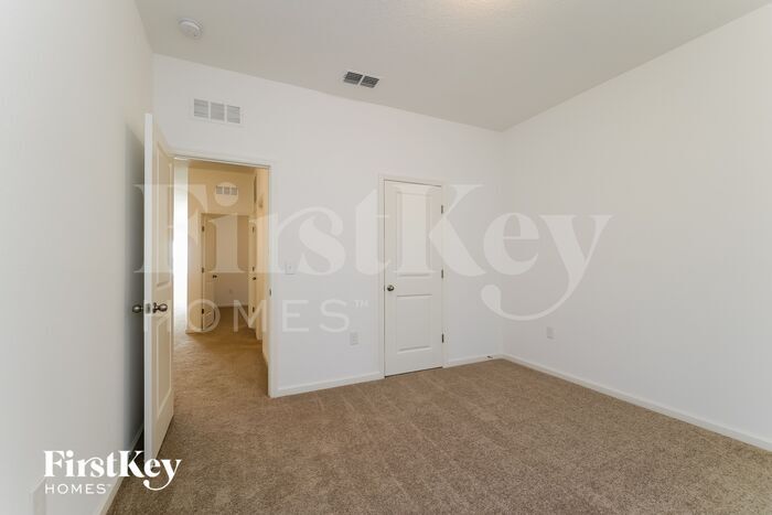 Building Photo - 343 Eaglecrest Dr