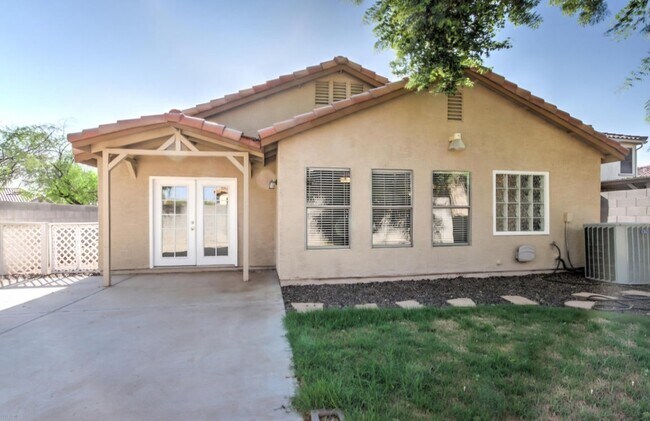 Building Photo - 711 S Roca St