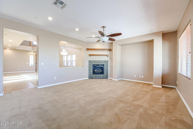 Building Photo - 9121 W Plum Rd