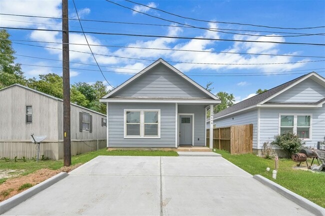 Primary Photo - 16646 Meadowcroft St
