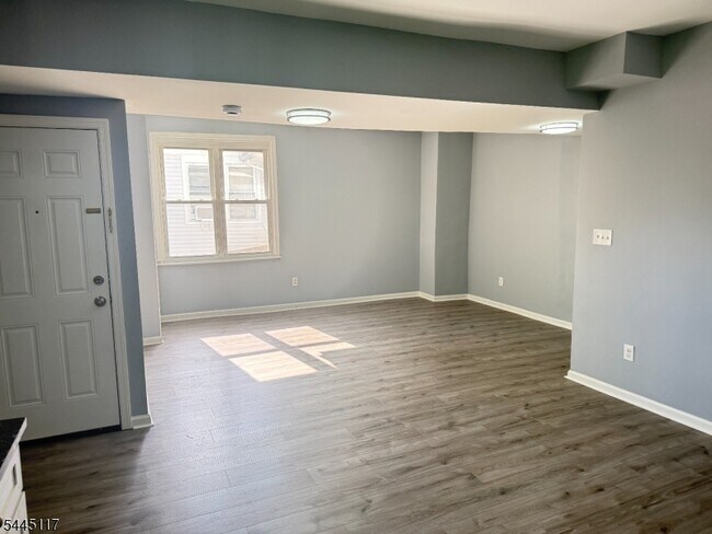 Building Photo - 454 Park Ave