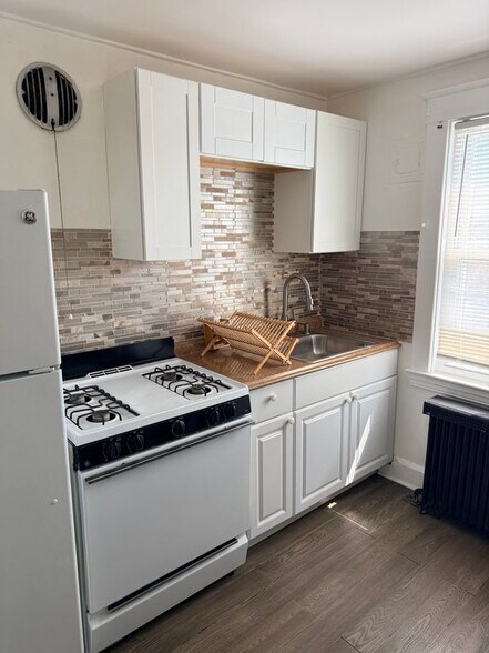 Building Photo - 5913 Bertram Ave