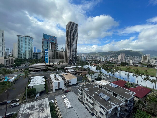 Building Photo - 2 Bedroom 1.5 Bathroom at Keoni Ana Waikik...