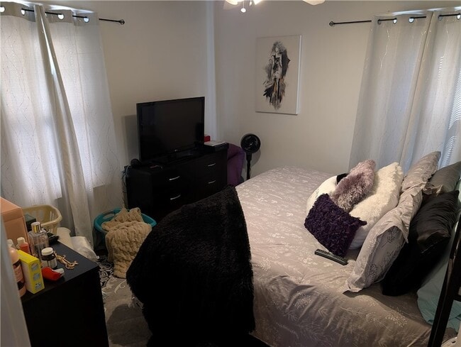 Building Photo - 43 Sargent Ave