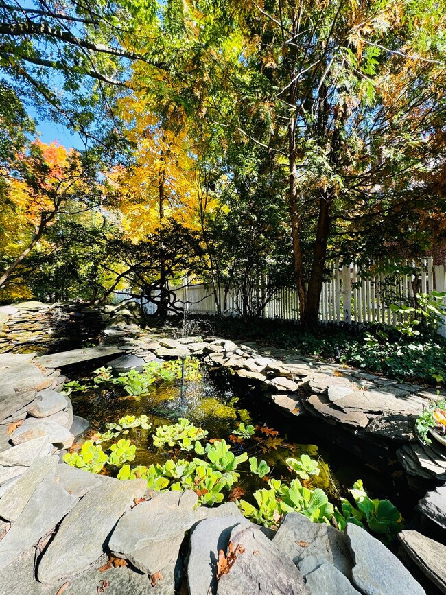 Building Photo - 3085 Fairmount Blvd