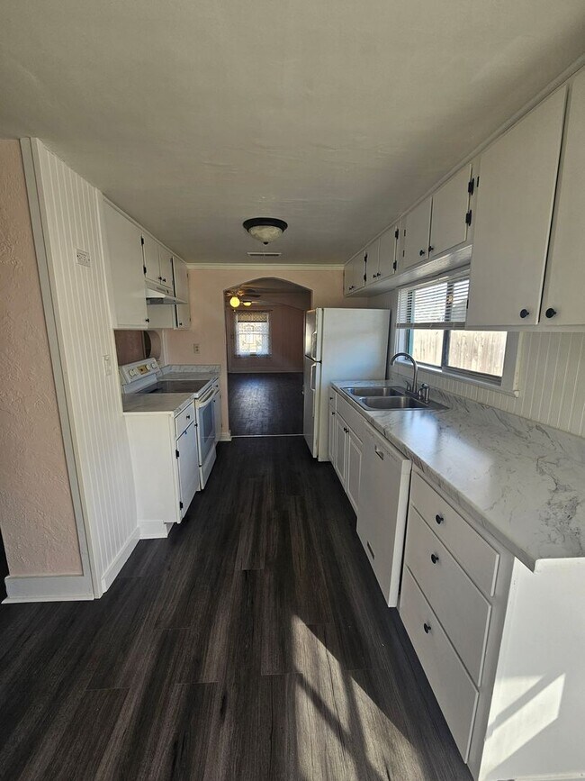 Building Photo - 2502001