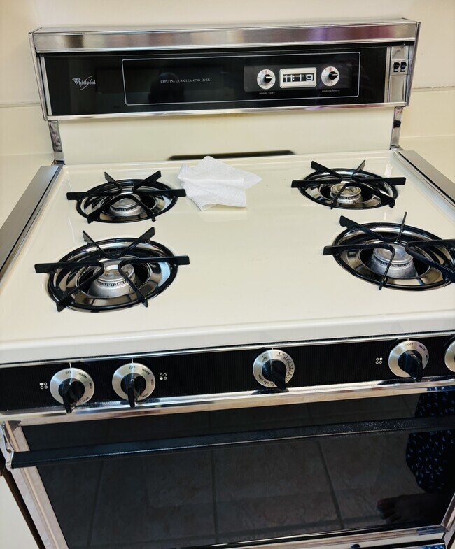 Building Photo - 5400 Park St N