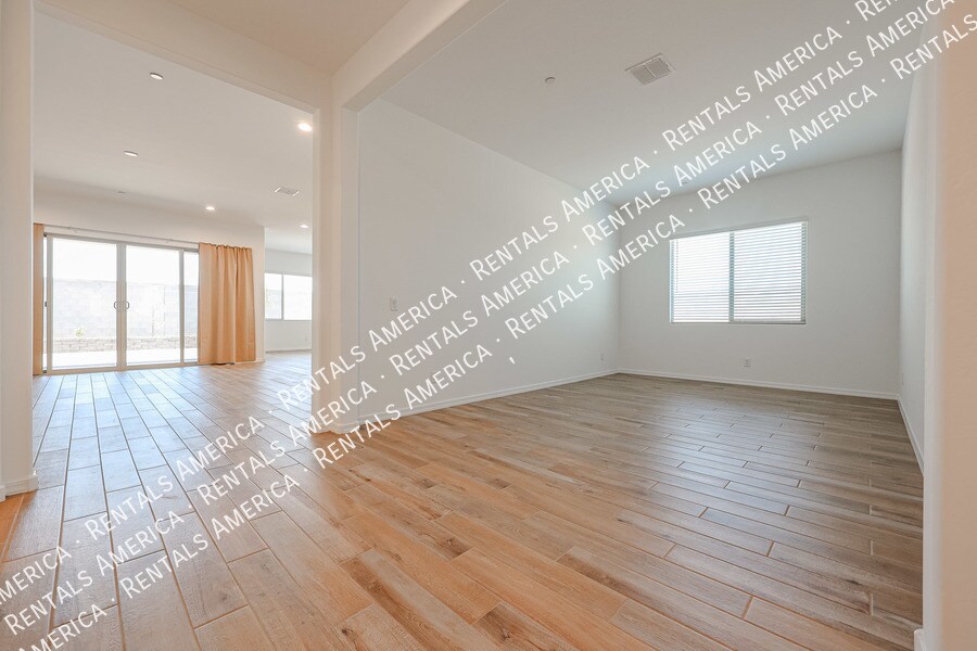 Building Photo - 29380 N 136th Ln