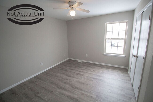 Building Photo - 1604-1606 Citadel Dr.