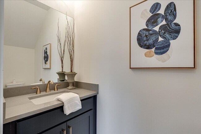 Building Photo - 2519 E 12th St