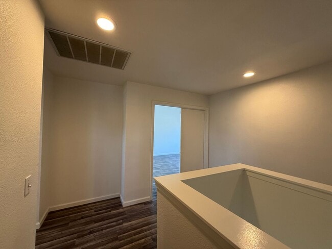 Building Photo - 4-bedroom two story home in Sylvan School ...