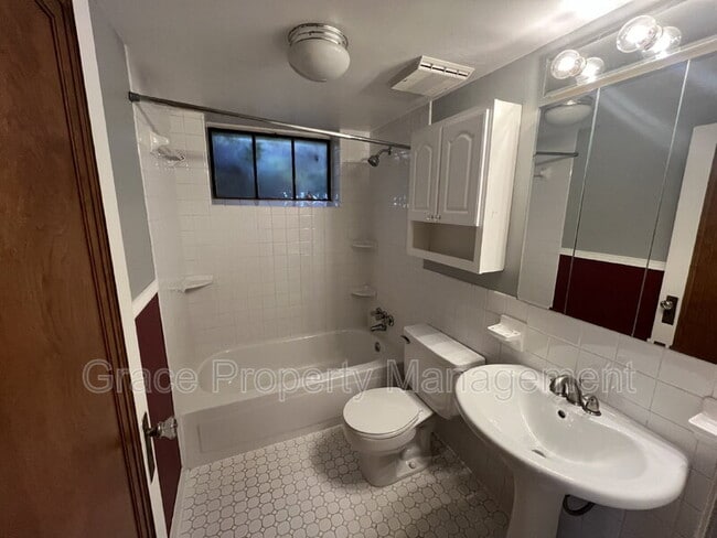 Building Photo - 343 S Clarkson St