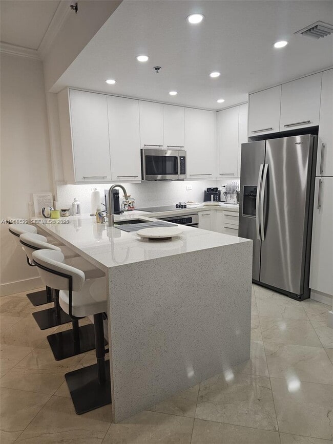 Building Photo - 6515 Collins Ave