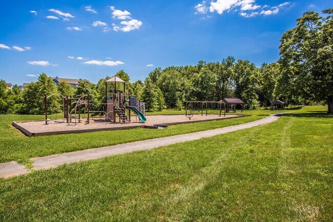 Building Photo - Condo Close to Downtown Frederick
