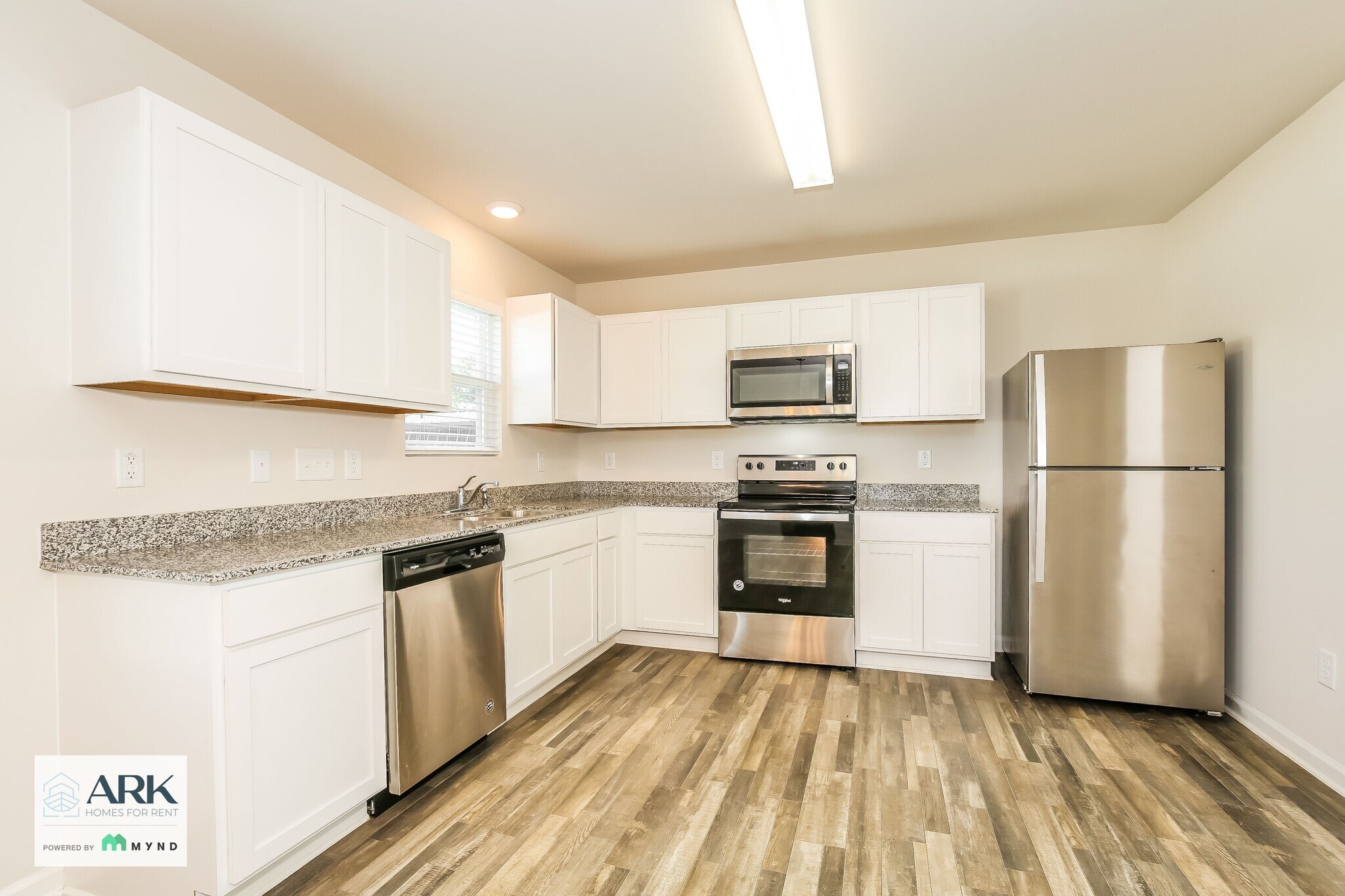 Building Photo - 214 Glenoaks Dr