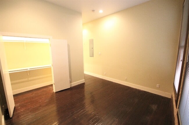 Building Photo - 319 S Flores St