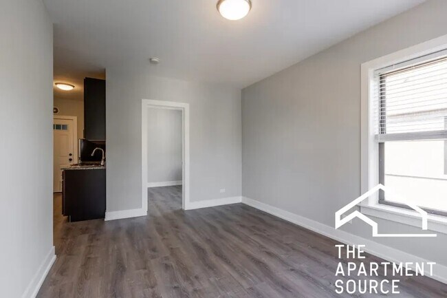 Building Photo - 709 W Brompton Ave