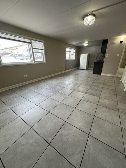 Building Photo - 9632 Ivanhoe Ave