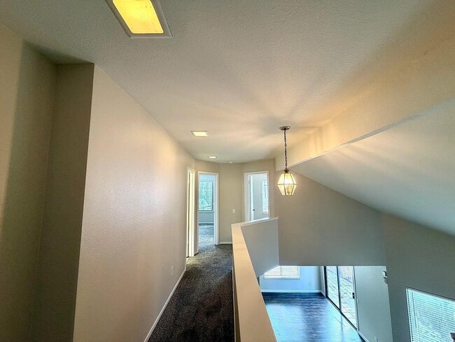 Building Photo - 661 Mockingbird Ln