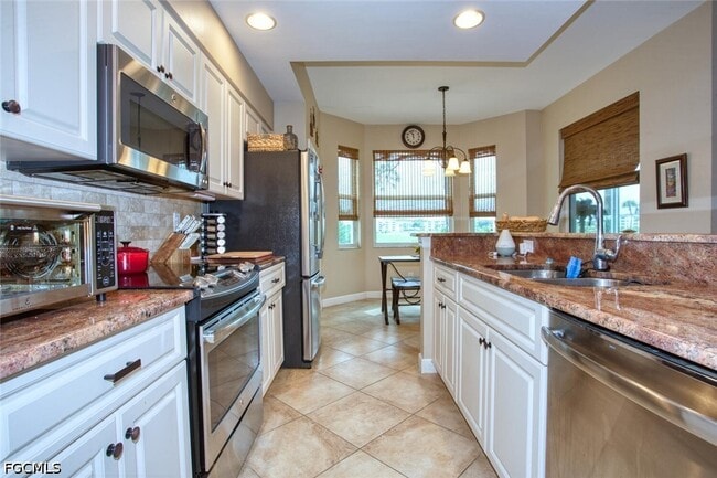 Building Photo - 8076 Queen Palm Ln