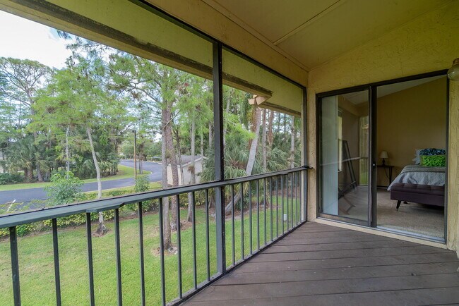 Building Photo - 13095 Belhaven Ct