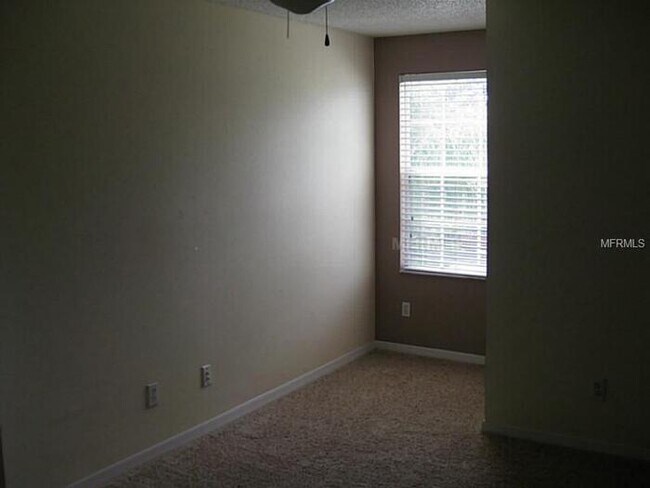 Building Photo - UCF Area 4 bedrooms/2.5 baths with 2 Car Garage on a Cul-De-Sack