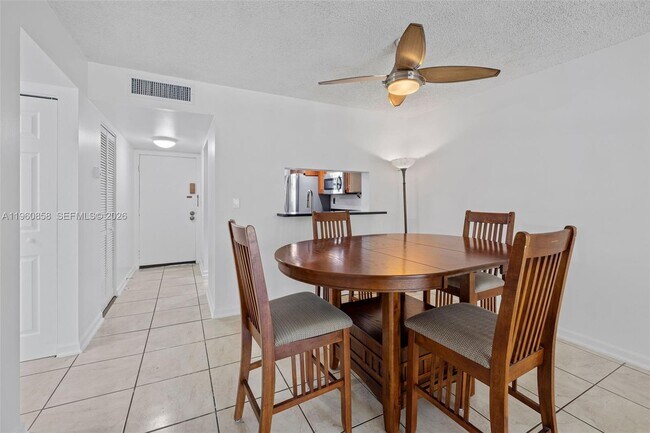 Building Photo - 10835 SW 112th Ave