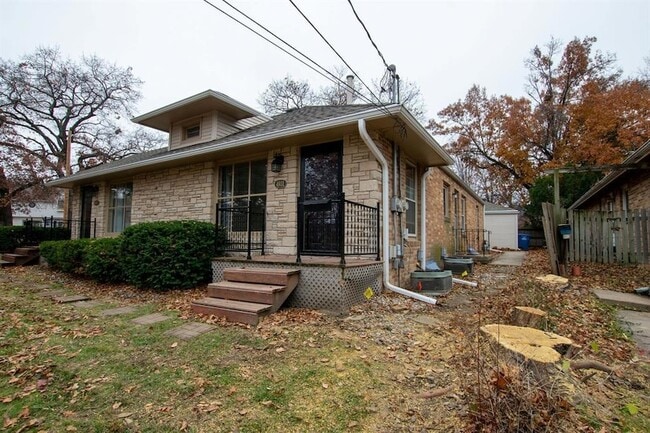 Building Photo - 4931 Woodland Ave