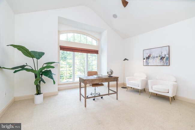 Building Photo - 5812 Hickory Hollow Ln