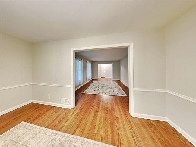 Building Photo - 1852 Gainsborough Dr