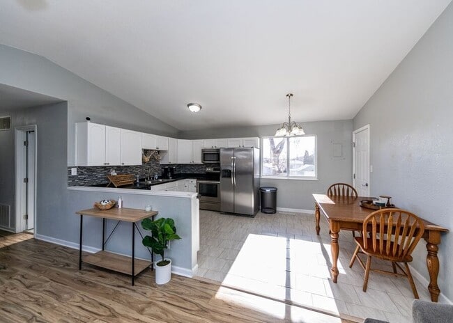 Building Photo - 542 Catalina Dr