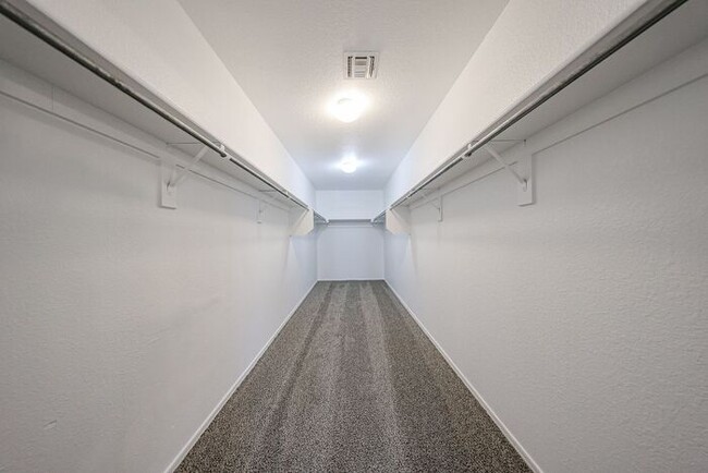 Building Photo - Introducing a stunning 4-bedroom, 2.5-bath...