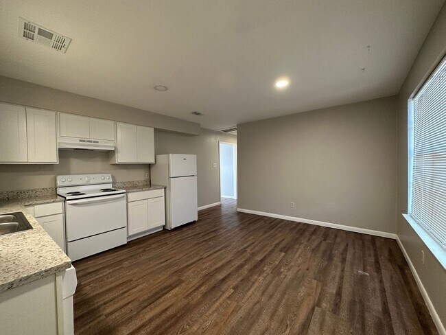 Building Photo - 7316 Sanger Ave