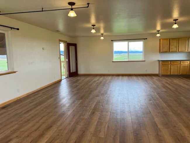 Building Photo - Marilann CT