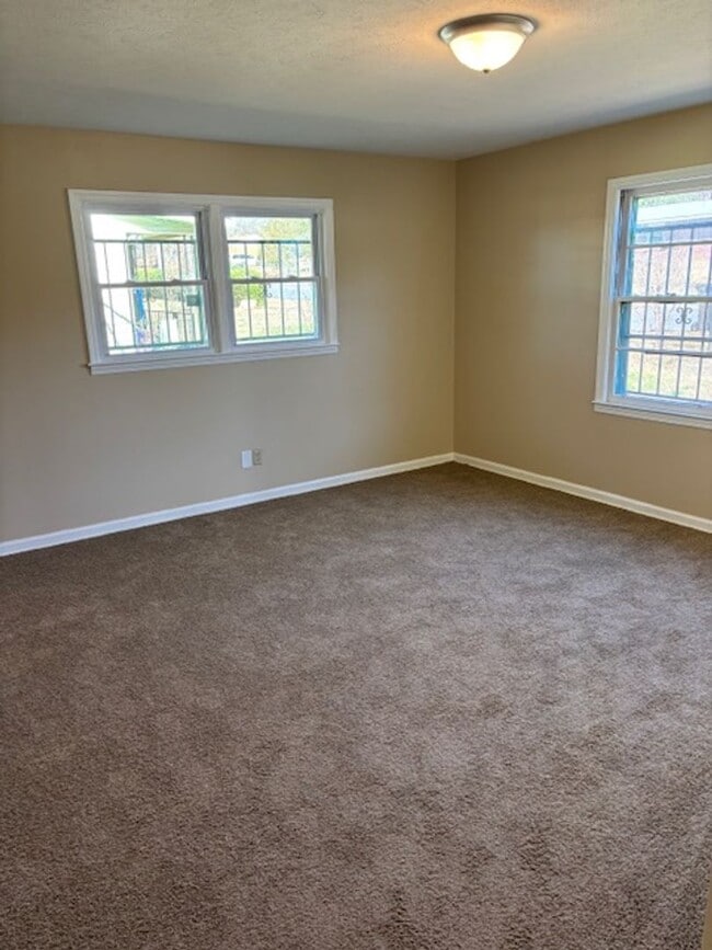 Building Photo - Charming Home You’ll Love Coming Home To.