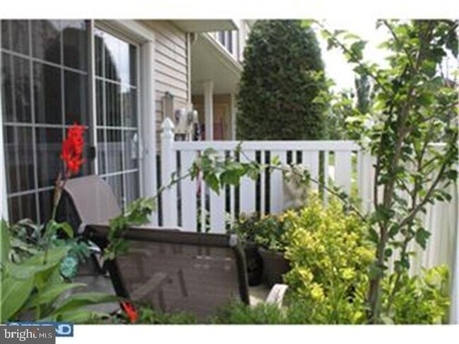 Building Photo - 2505 Saxony Dr