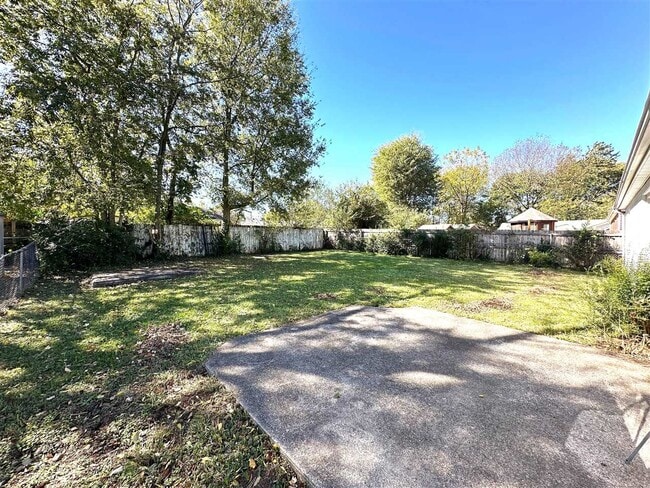 Building Photo - 1021 Roselawn Way