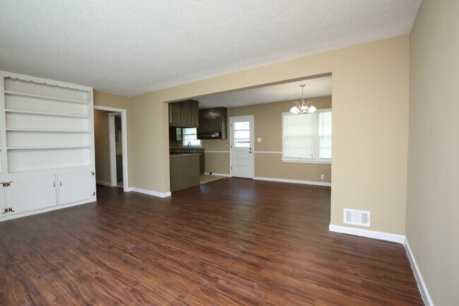 Building Photo - You’ll Love the Layout & Luxury Touches in...
