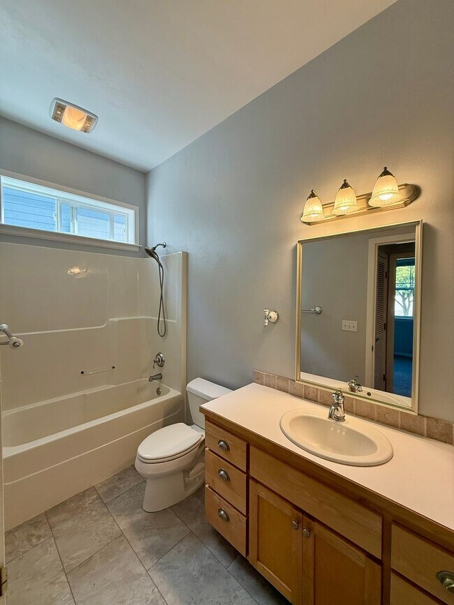 Building Photo - $500.00 OFF Move In Costs Special!